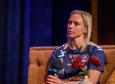 Linköpings Jonna Andersson intervjuvas på scen