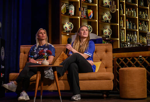 Linköpings Jonna Andersson och Växjös målvakt Maja Bay