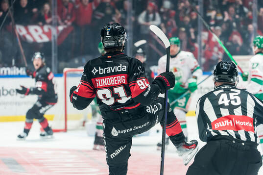 Malmö Redhawks Axel Sundberg jublar