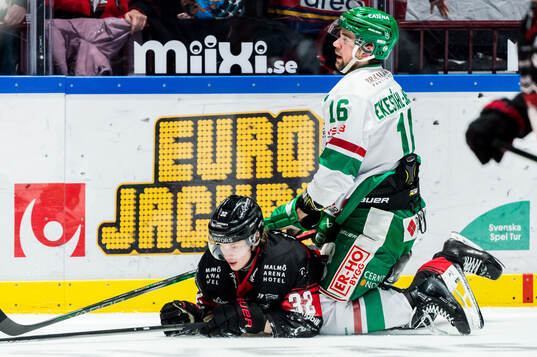 Malmö Redhawks Joona Ikonen och Rögles Lukas