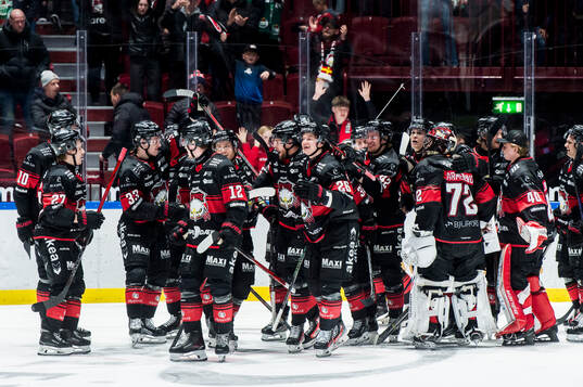 Malmö Redhawks spelare jublar