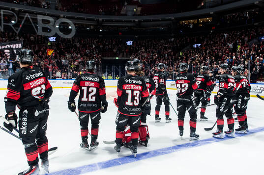 Malmö Redhawks spelare jublar