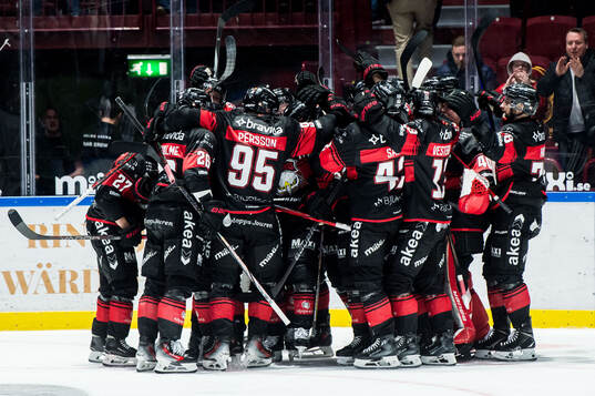 Malmö Redhawks spelare jublar