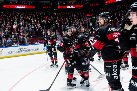 Malmö Redhawks Henrik Haapala och Robin Hanzl jublar
