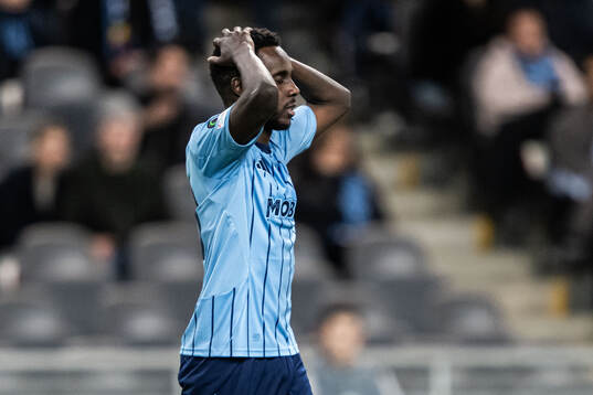 Tokmac Nguen of Djurgården looks dejected