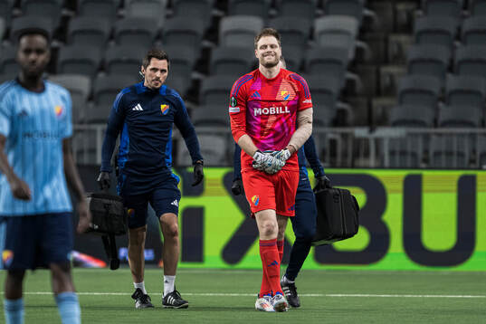 Goalkeeper Malkolm Nilsson Säfqvist of Djurgården are in
