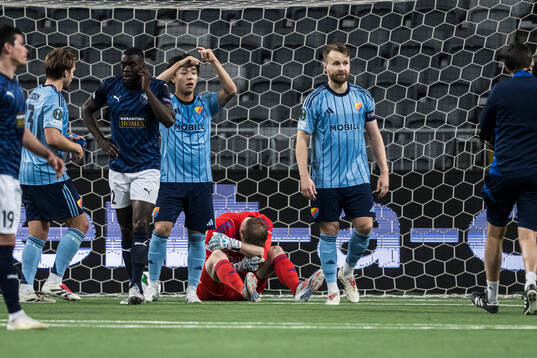 Goalkeeper Malkolm Nilsson Säfqvist of Djurgården are in