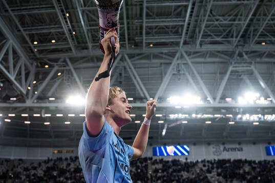 Oskar Fallenius of Djurgården celebrates