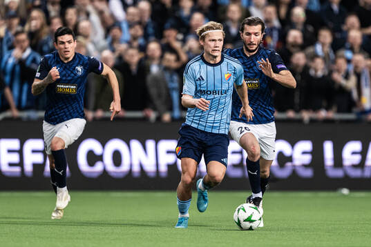 Tobias Gulliksen of Djurgården and Ivan Sunjic of Pafos