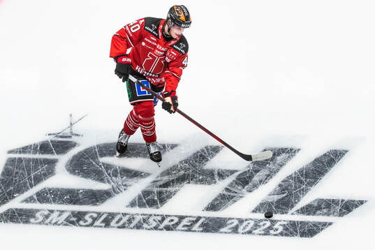 Örebros Elias Ekström åker över slutspelsloggan