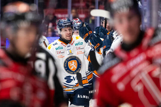 Växjös Joel Persson jublar