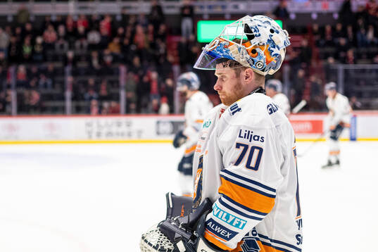 Växjös målvakt Adam Åhman deppar