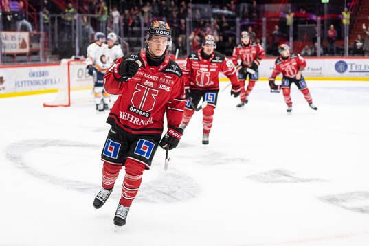 Örebros Patrik Puistola jublar