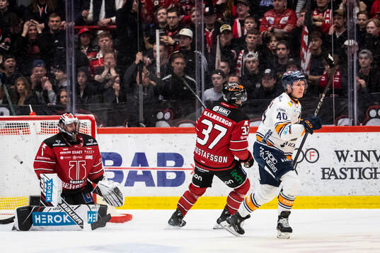 Växjös Dennis Rasmussen jublar vid 1-2