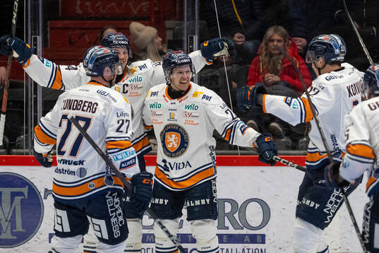 Växjös Joel Persson jublar