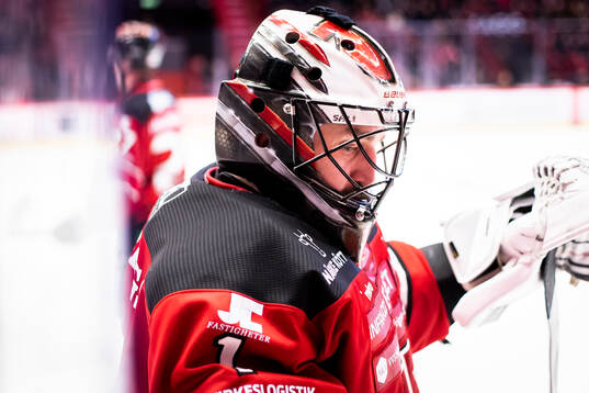 Örebros målvakt Jhonas Enroth deppar