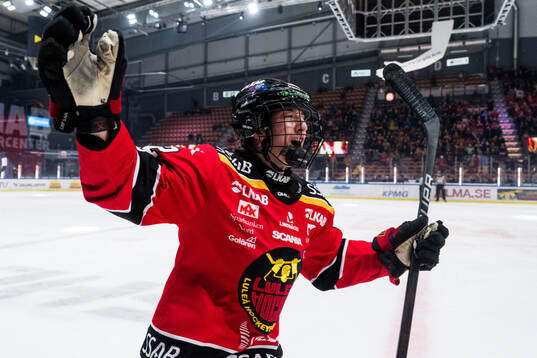 Luleås Sarah Bujold jublar