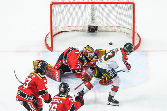 Frölundas Michelle Karvinen gör 1-1 bakom Luleås