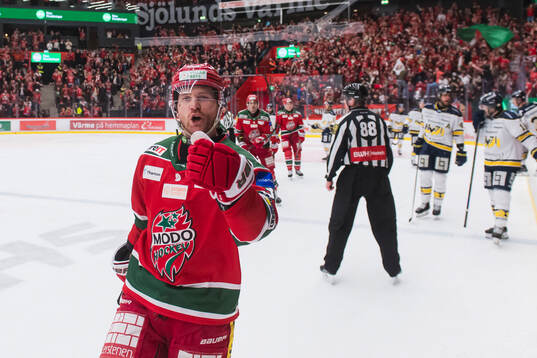 Modos Sebastian Ohlsson jublar