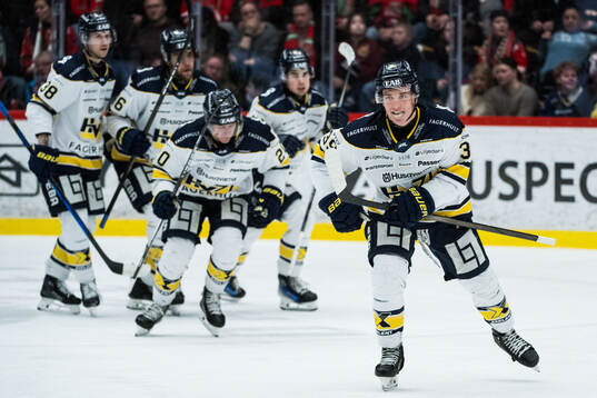 HV71s Jamiro Reber jublar