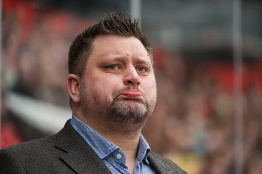 Modos tränare Mattias Karlin deppar