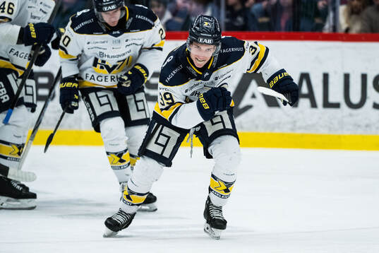 HV71s Jamiro Reber jublar