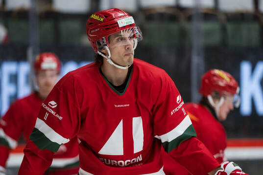 Modos Alexander True innan ishockeymatchen i kvalet till