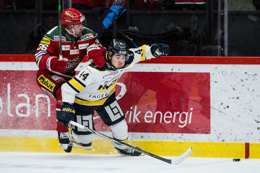 Modos Sebastian Ohlsson och HV71s Hugo Fransson