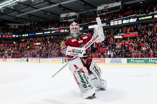 Modos målvakt Lassi Lehtinen jublar