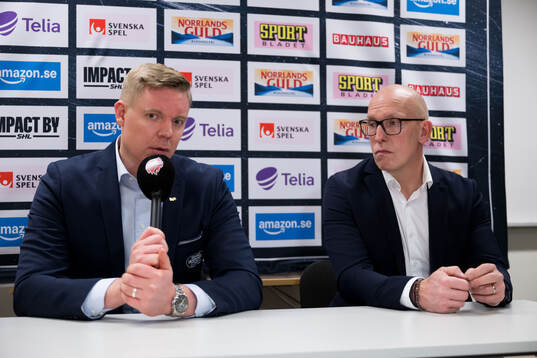 HV71s tränare Anton Blomqvist och Modos assisterande