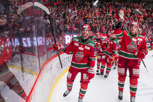 Modos Sam Vigneault och David Rundblad jublar