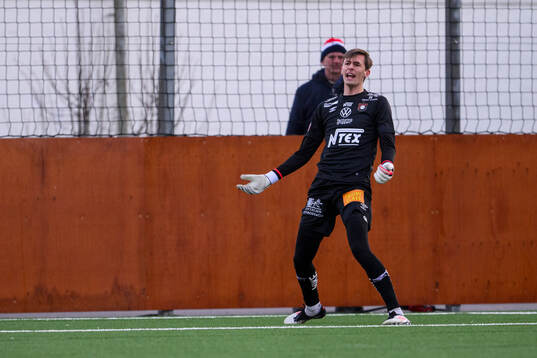 Örgrytes målvakt Lucas Samuelsson deppar
