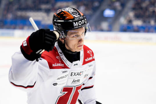 Örebros Patrik Puistola jublar