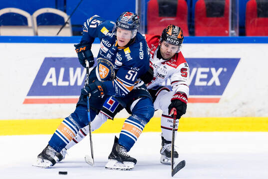 Växjös Emil Sylvegård och Örebros David Quenneville