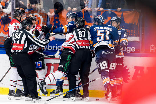 Bråk mellan Örebros Glenn Gustafsson och Växjös Emil