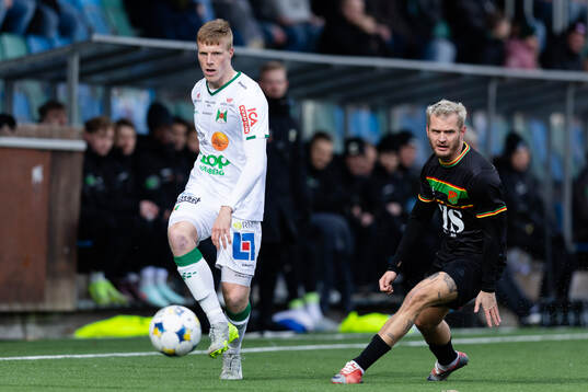 Varbergs Emil Hellman och GAIS Jonas Lindberg