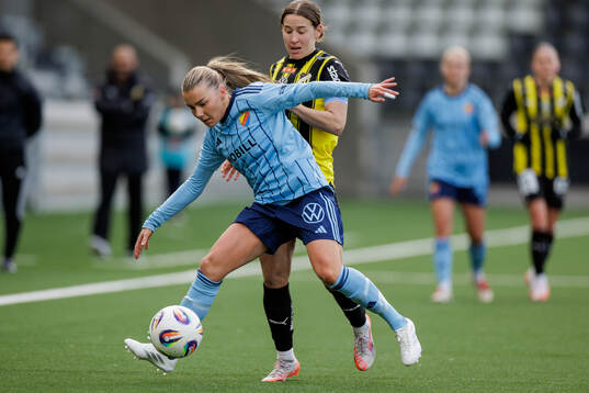 Djurgårdens Ebba Hed och Häckens Tabby Tindell