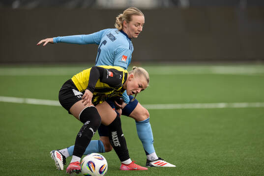 e250315 Häckens Matilda Nildén och Djurgårdens Alexandra