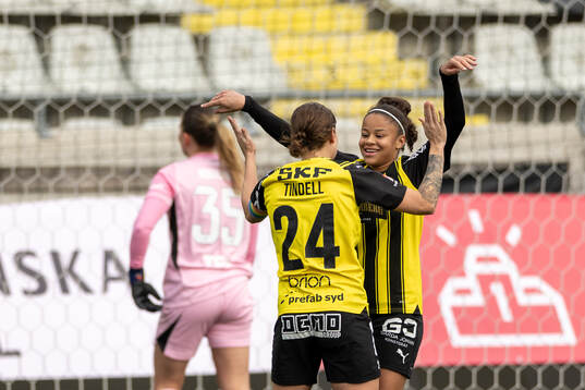 Häckens Felicia Schröder jublar