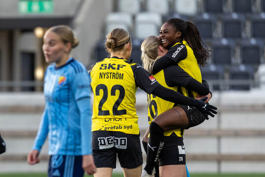 Häckens Monica Jusu Bah jublar
