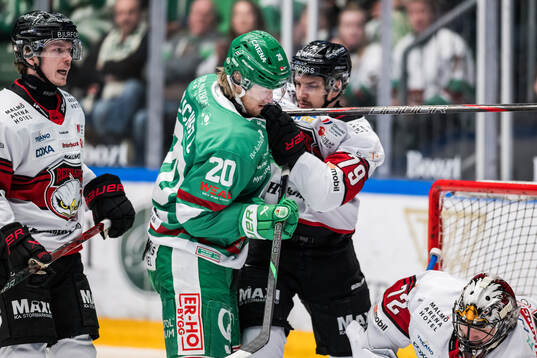 Rögles Joachim Blichfeld och Malmö Redhawks Jakub Galvas