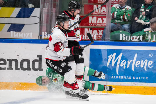Malmö Redhawks Johan Ivarsson och Rögles Leon Bristedt