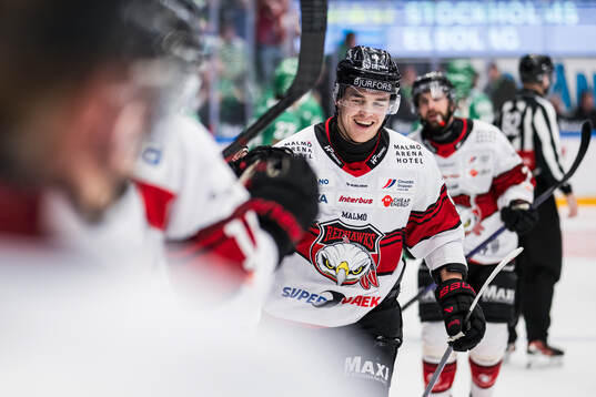 Malmö Redhawks Axel Sundberg jublar