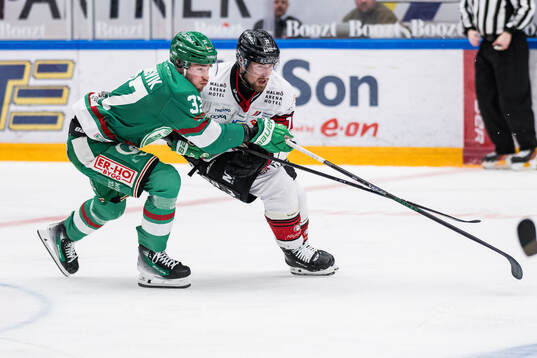 Rögles Albin Sundsvik och Malmö Redhawks Johan Ivarsson