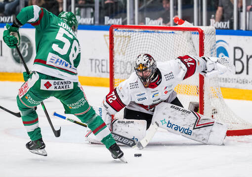 Rögles Filip Johansson och Malmö Redhawks målvakt Daniel