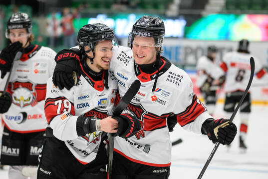 Malmö Redhawks Jakub Galvas och Thomas Berg Paulsen jublar