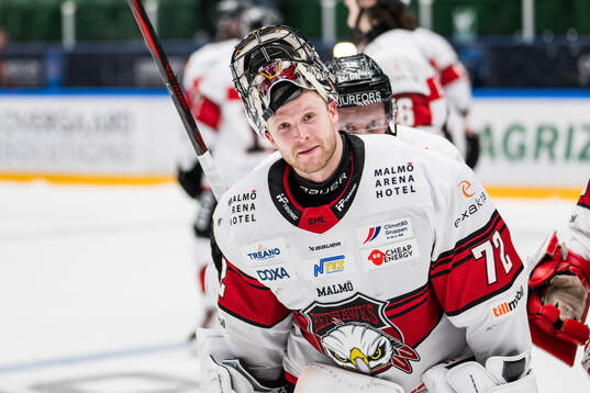 Malmö Redhawks målvakt Daniel Marmenlind jublar