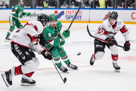 Rögles Linus Sandin och Malmö Redhawks Lassi Thomson