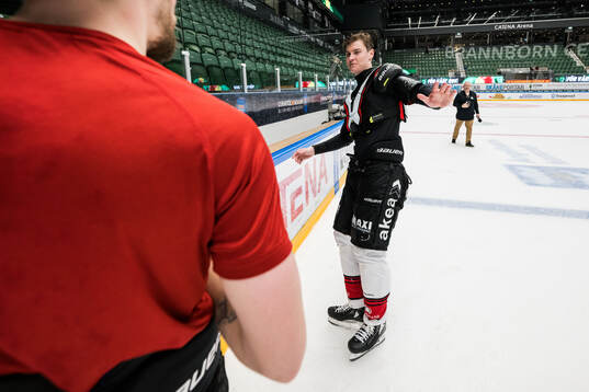Malmö Redhawks Fredrik Händemark jublar