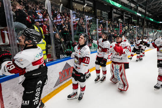 Malmö Redhawks Nikola Pasic jublar